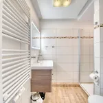 - Haus L, App 0l0408