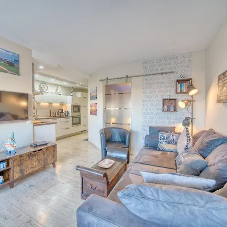 - Haus L, App 0l0408 *
