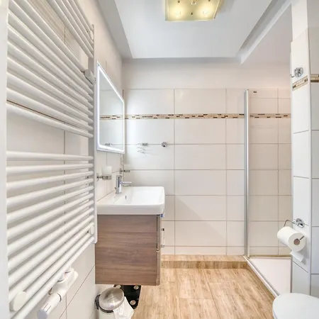 - Haus L, App 0l0408