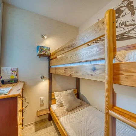 - Haus L, App 0l0408 *